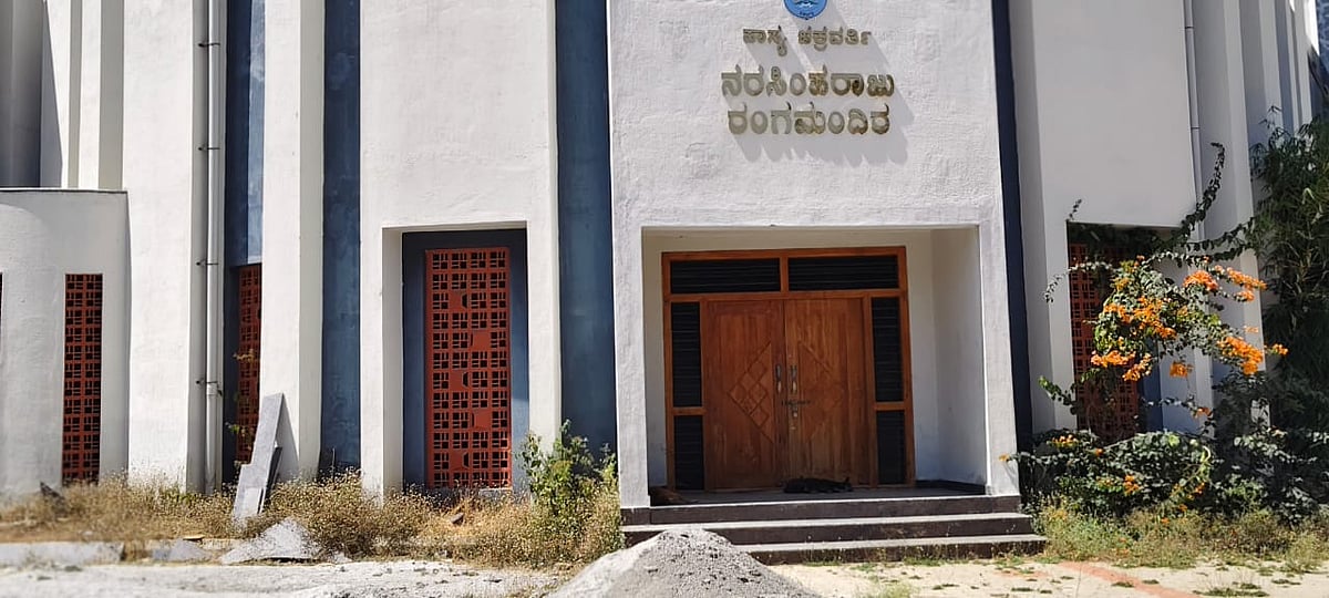 ತಿಪಟೂರು | ‘ಹಾಸ್ಯ ಚಕ್ರವರ್ತಿ’ ನರಸಿಂಹರಾಜು ಭವನ ಅನಾಥ, ಹುಟ್ಟಿದ ಮನೆ ಶಿಥಿಲ