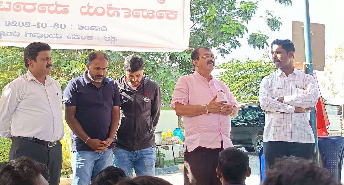 ಹರಿಹರ: ಕಾರ್ಮಿಕರ ಅಹೋರಾತ್ರಿ ಧರಣಿ ಶುರು