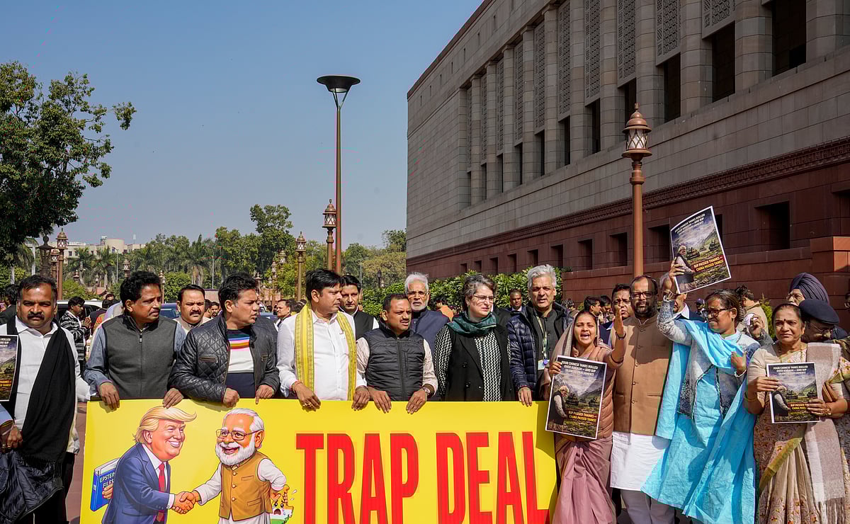 ನರವಣೆ ಅಪ್ರಕಟಿತ ‘ಆತ್ಮಚರಿತ್ರೆ’ ವಿವಾದ: ವಿಪಕ್ಷಗಳ ಸಂಸದರಿಂದ ಪ್ರತಿಭಟನೆ