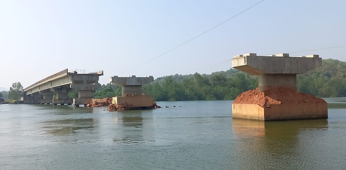 ‘ಹೆಚ್ಚುವರಿ ಅನುದಾನ’ಕ್ಕೆ ನಿಂತ ಉಳಗಾ ಸೇತುವೆ: 8 ವರ್ಷ ಕಳೆದರೂ ಮುಗಿಯದ ಕಾಮಗಾರಿ