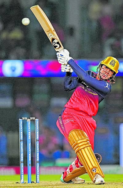 204 ರನ್ ಗುರಿ ಬೆನ್ನಟ್ಟಿದ ಆರ್‌ಸಿಬಿ, ನಾಯಕಿ ಸ್ಮೃತಿ ಮಂದಾನ (87 ರನ್) ಹಾಗೂ ಜಾರ್ಜಿಯಾ ವೋಲ್ (79 ರನ್) ಅಬ್ಬರದ ನೆರವಿನಿಂದ ಇನ್ನು ಎರಡು ಎಸೆತಗಳು ಬಾಕಿ ಇರುವಂತೆಯೇ 19.4 ಓವರ್‌ಗಳಲ್ಲಿ ಗುರಿ ತಲುಪಿತು.