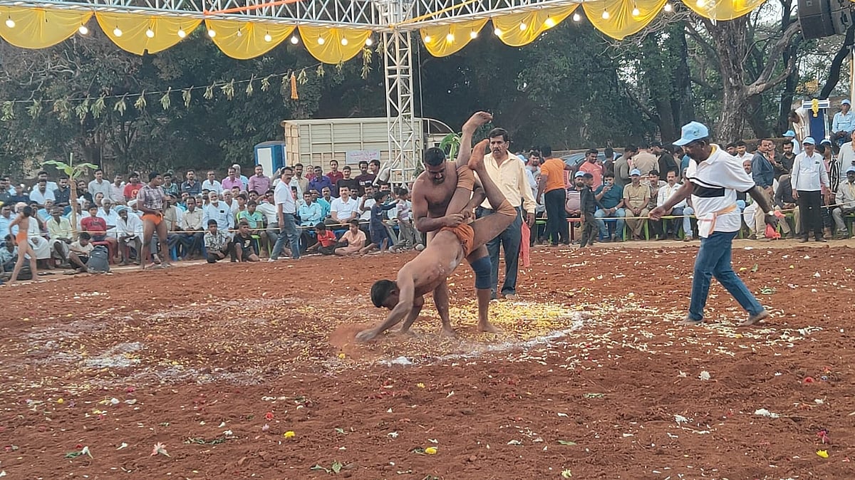 ಮಾರಿಕಾಂಬಾ ಜಾತ್ರೆ: ಜಟ್ಟಿಗಳ ಪಟ್ಟುಗಳಿಗೆ ಮನಸೋತ ಜನ 