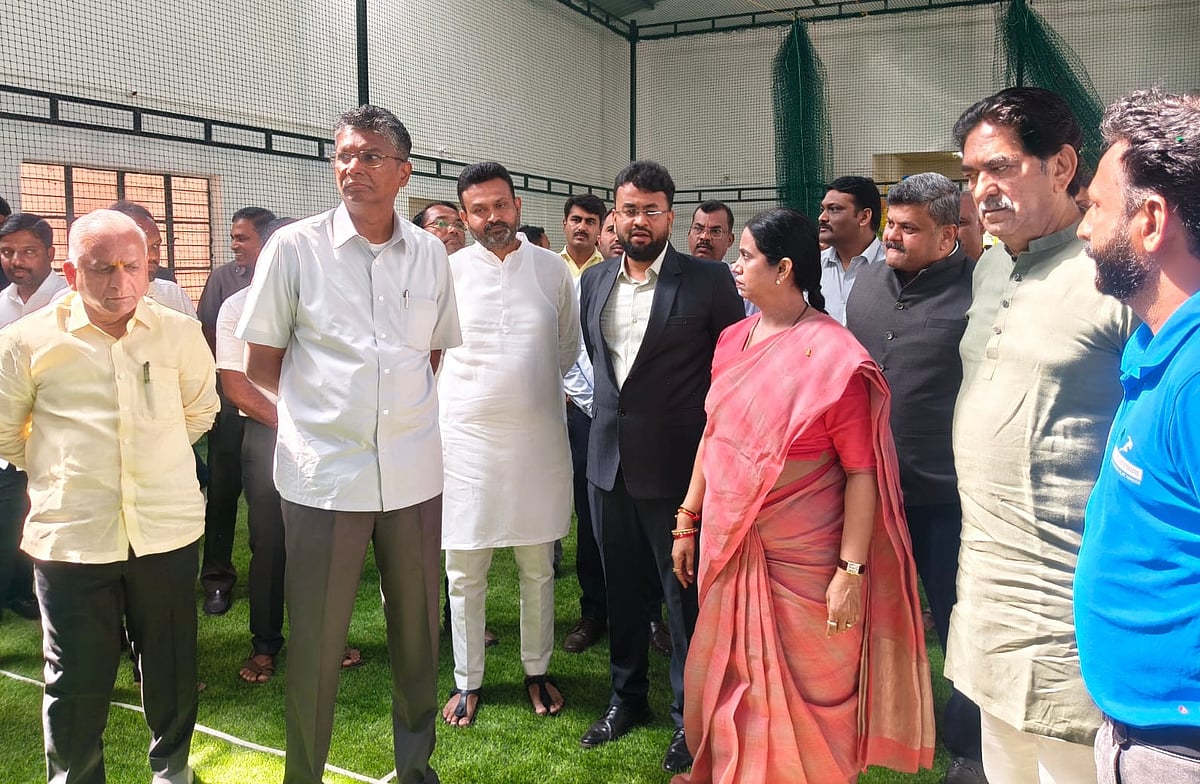 ಬಾಲ ಭವನದಲ್ಲಿ ಮಕ್ಕಳ ಬಾಕ್ಸ್‌ ಕ್ರಿಕೆಟ್‌ ಮೈದಾನ ಉದ್ಘಾಟಿಸಿ ಸತೀಶ ಜಾರಕಿಹೊಳಿ