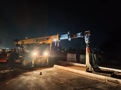 ಇದರಿಂದಾಗಿ ಯಾವುದೇ ಸಾವು-ನೋವು ಸಂಭವಿಸಿಲ್ಲ. ಸ್ಥಳೀಯರು ಮತ್ತು ಪ್ರಯಾಣಿಕರು ಬಸ್ಸಿನಿಂದ ದೂರ ಓಡಿ ಜೀವ ಉಳಿಸಿಕೊಂಡಿದ್ದಾರೆ.