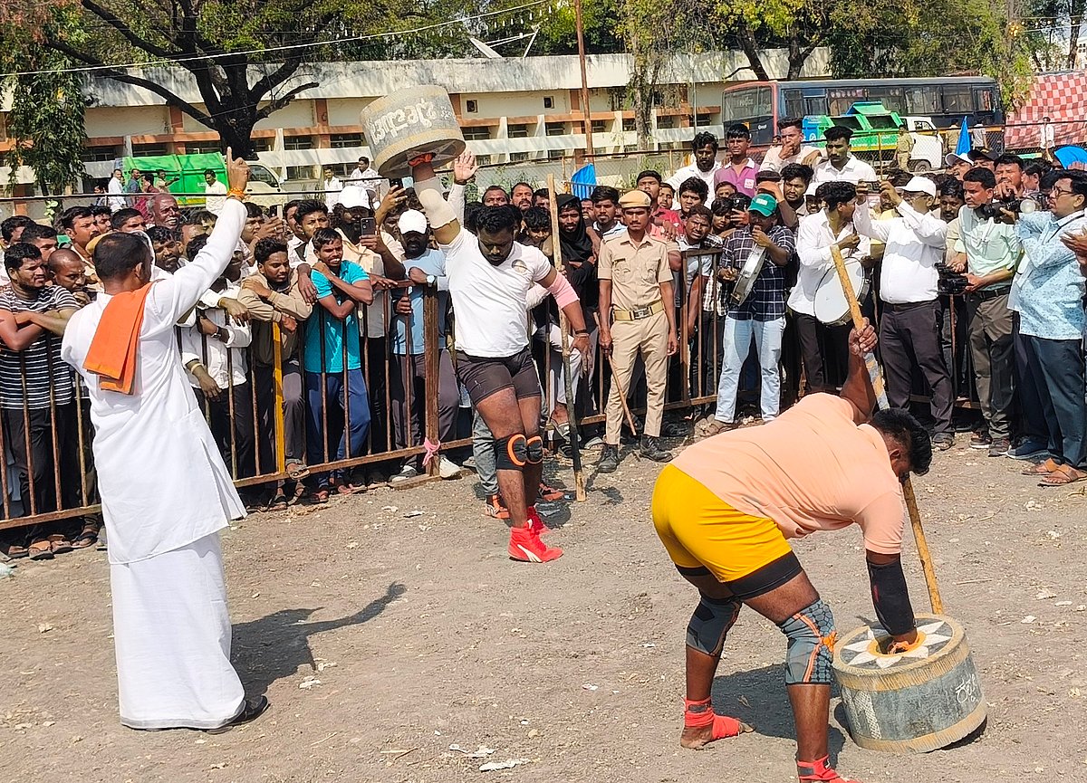 ರಾಯಚೂರು ಜಿಲ್ಲಾ ಉತ್ಸವದಲ್ಲಿ ಸಾಹಸದಾಟಗಳ ಮೆರುಗು