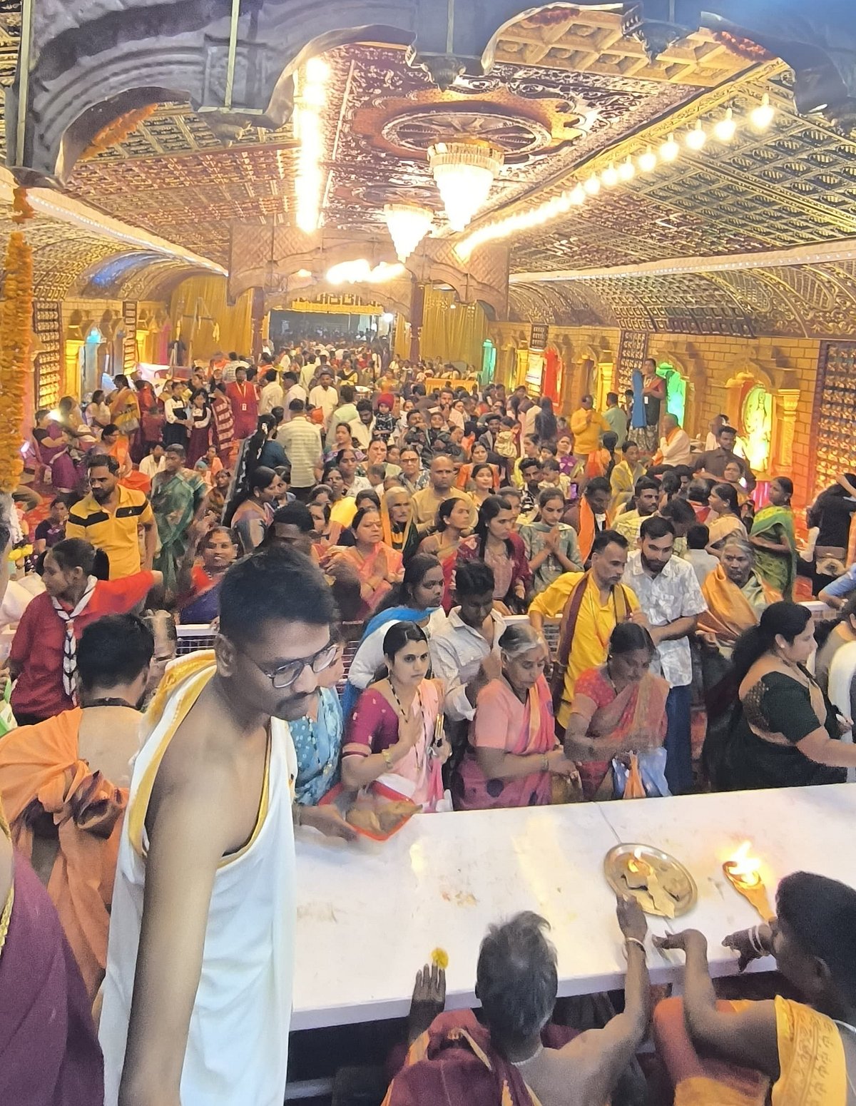 ಮುಂಡಗೋಡ: ಮಾರಿಕಾಂಬಾ ದರ್ಶನ ಪಡೆದ ಭಕ್ತರು