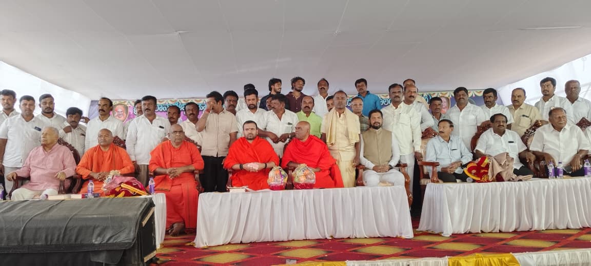 ಪೂಜೆನ ಅಗ್ರಹಾರ ಗ್ರಾಮದಲ್ಲಿ ಗೋಪುರ ಶಿಕರ ಕಳಶ ಪ್ರತಿಷ್ಠಾಪನೆಯ ವೇದಿಕೆ ಕಾರ್ಯಕ್ರಮ ನಡೆಯಿತು