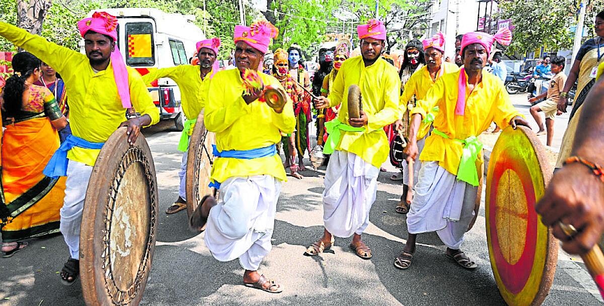 ರಾಯಚೂರು | ಎಡೆದೊರೆ ನಾಡು ರಾಯಚೂರು ಜಿಲ್ಲಾ ಉತ್ಸವಕ್ಕೆ ಅದ್ದೂರಿ ಚಾಲನೆ
