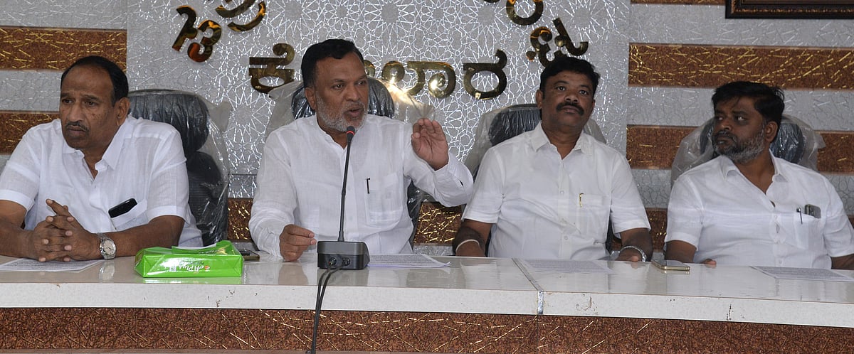 ಕೋಲಾರ | ನಸೀರ್‌ ಟೀಕಿಸಿದ್ದಕ್ಕೆ ರವಿ ವಿರುದ್ಧ ಆಕ್ರೋಶ