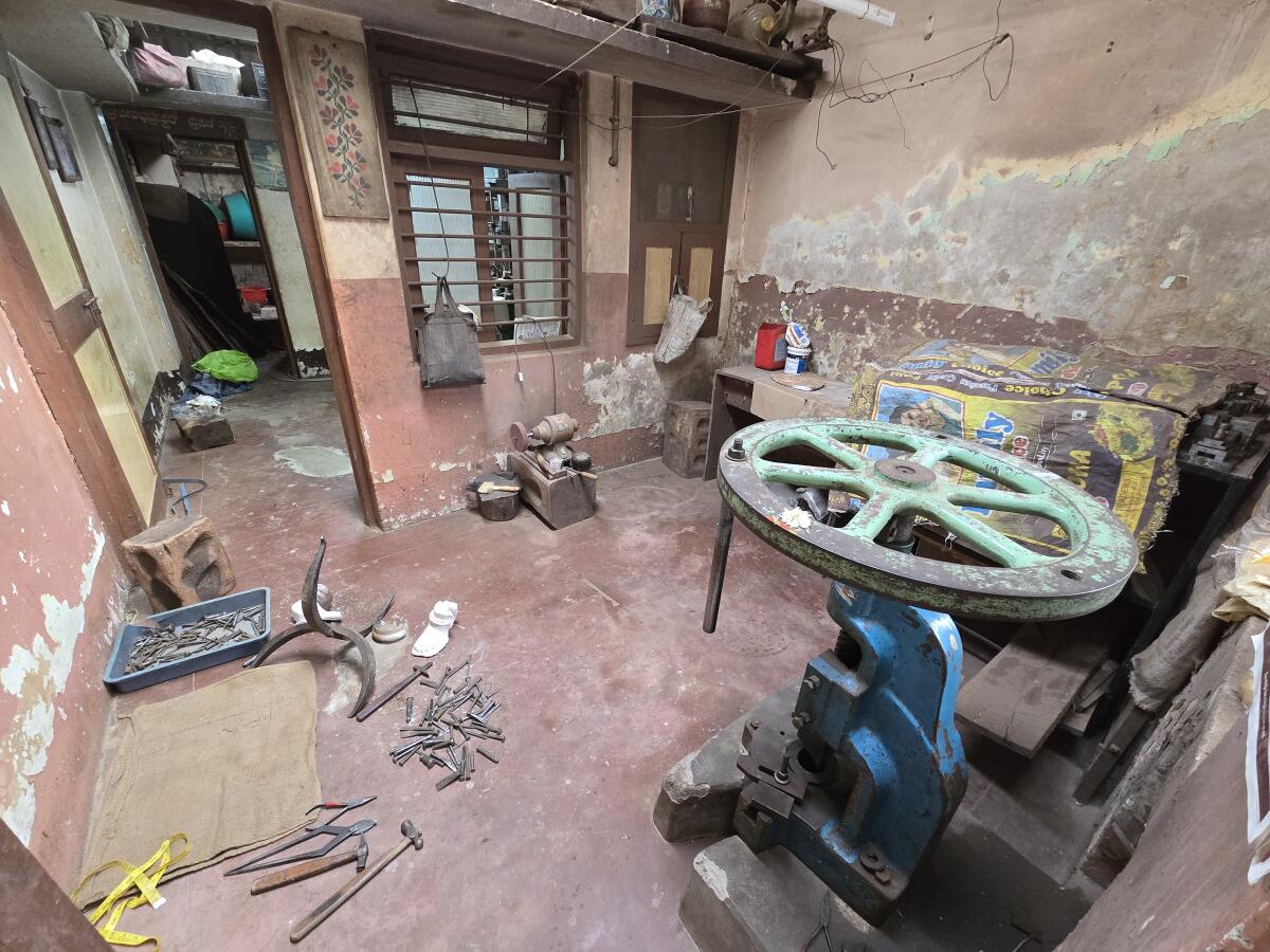 ಬೆಳಗಾವಿಯ ಸರಾಫ್‌ ಬಜಾರ್‌ನಲ್ಲಿ ಸ್ಥಗಿತಗೊಂಡ ಬೆಳ್ಳಿ ಸಾಮಗ್ರಿಗಳ ತಯಾರಿಕಾ ಘಟಕ  
