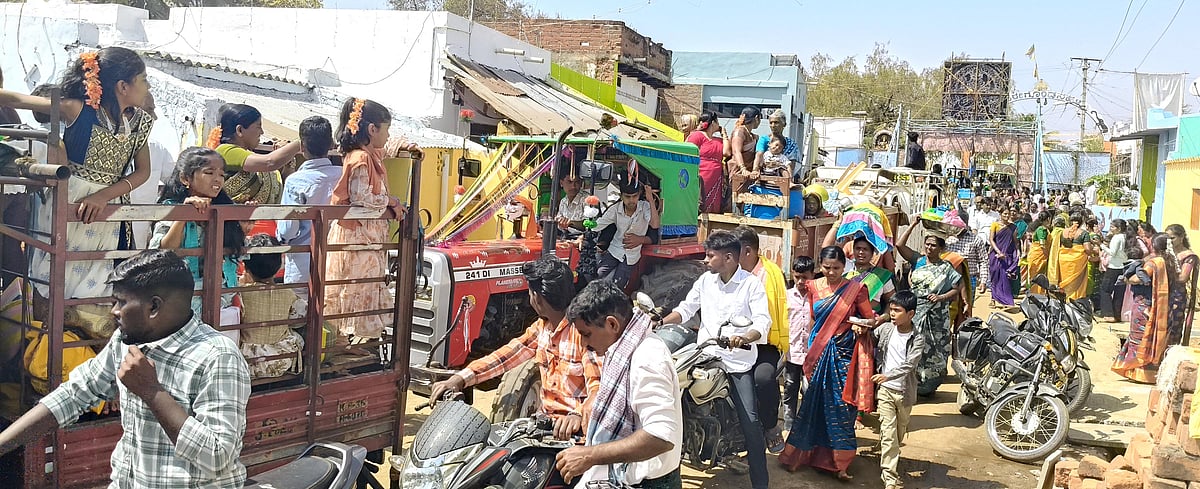 ಹಗರಿಬೊಮ್ಮನಹಳ್ಳಿ | ಜನ ಜಾನುವಾರುಗಳ ಸಹಿತ ಊರಿಗೆ ಊರೇ ಖಾಲಿ!