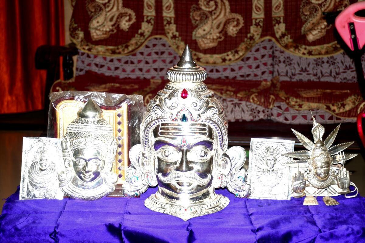 ಬೆಳಗಾವಿಯ ಅಕ್ಕಸಾಲಿಗ ಆನಂದ ಹಾವನೂರ ಅವರ ಕಾರ್ಖಾನೆಯಲ್ಲಿ ಸಿದ್ಧಗೊಂಡ ಬೆಳ್ಳಿ ಮೂರ್ತಿಗಳು  