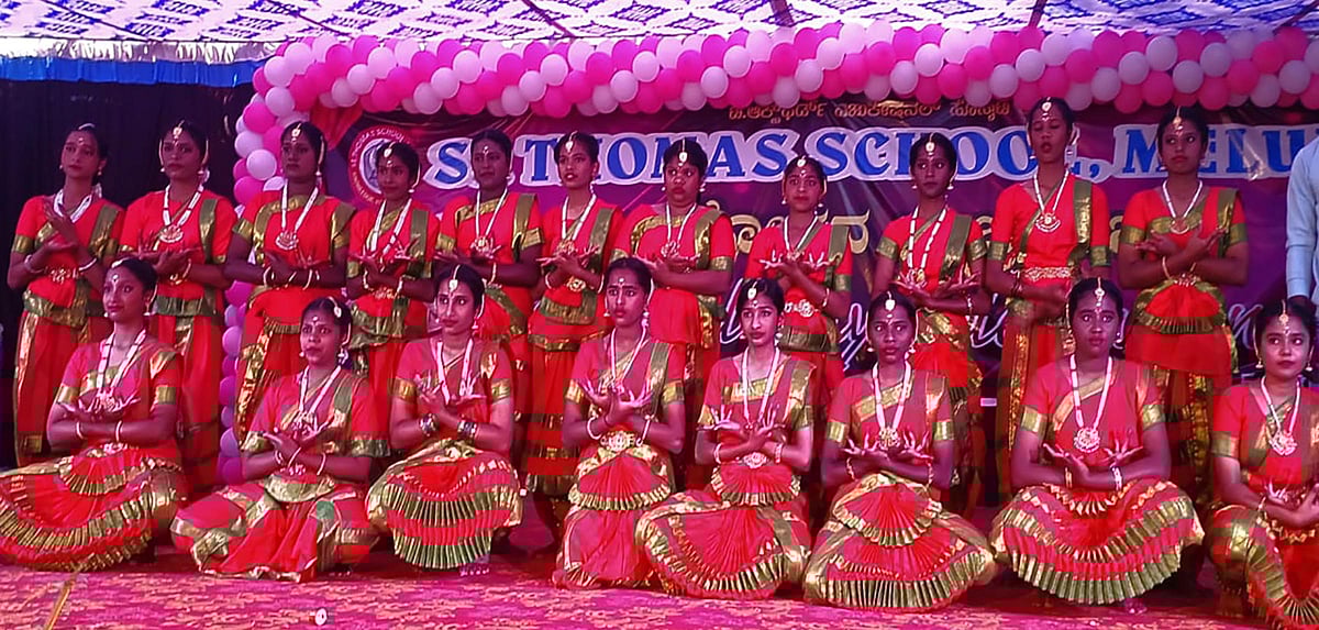 ಶಿಡ್ಲಘಟ್ಟ | ಜನಮನ ಸೆಳೆದ ವಿದ್ಯಾರ್ಥಿಗಳ ನೃತ್ಯ