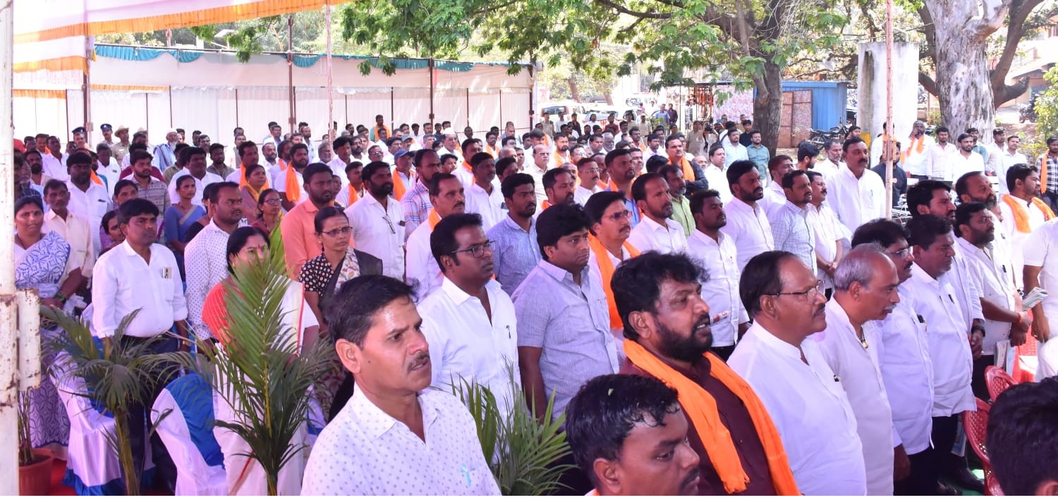 ಪಾಪನಾಶ ದೇವಸ್ಥಾನದ ಅಭಿವೃದ್ಧಿ ಕಾಮಗಾರಿಗೆ ಚಾಲನೆ ನೀಡುವ ಸಮಾರಂಭದಲ್ಲಿ ಪಾಲ್ಗೊಂಡಿದ್ದ ಜನ