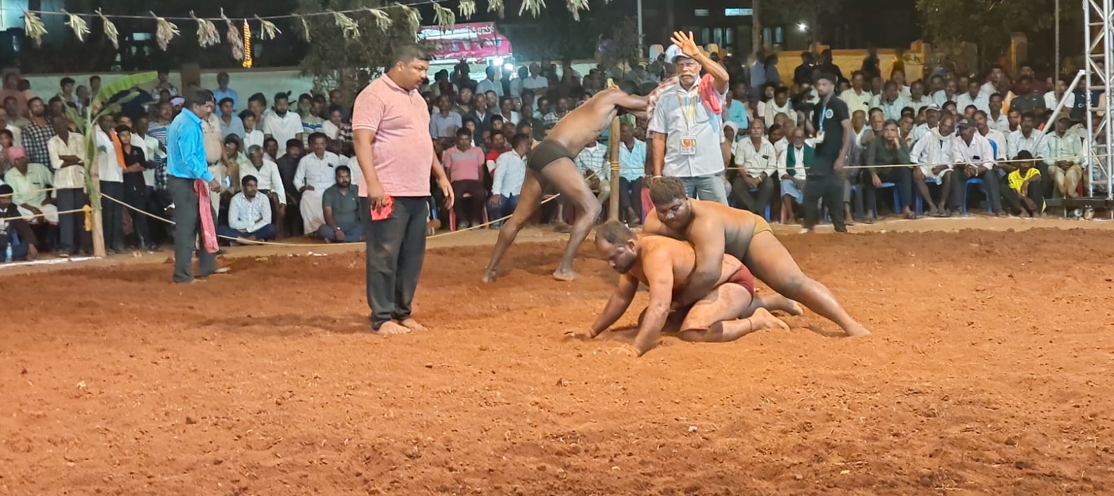 ಜಮಖಂಡಿಯ ಗಜಾನನ ಹಾಗೂ ಸಾಂಗ್ಲಿಯ ಪಪ್ಪು ಅವರ ನಡುವೆ ನಡೆದ ಪೈಪೋಟಿ 