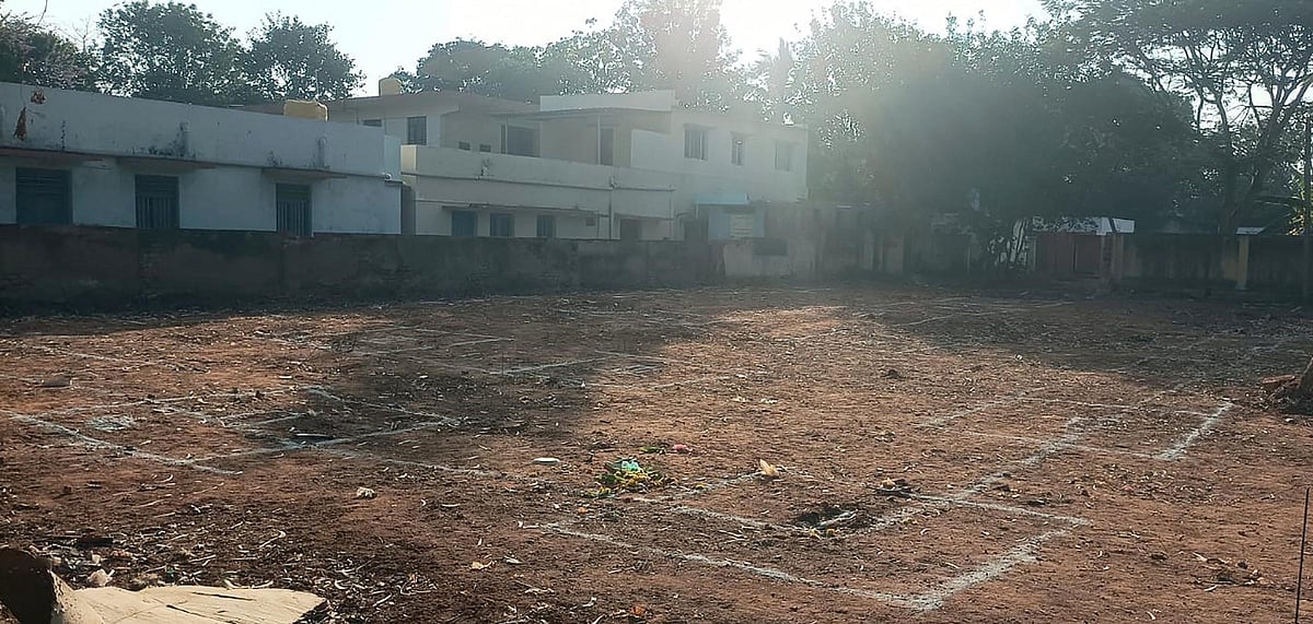 ಶಿಡ್ಲಘಟ್ಟ | ಒಂದು ಗುರುಭವನಕ್ಕೆ ವಿವಿಧೆಡೆ ಭೂಮಿಪೂಜೆ!