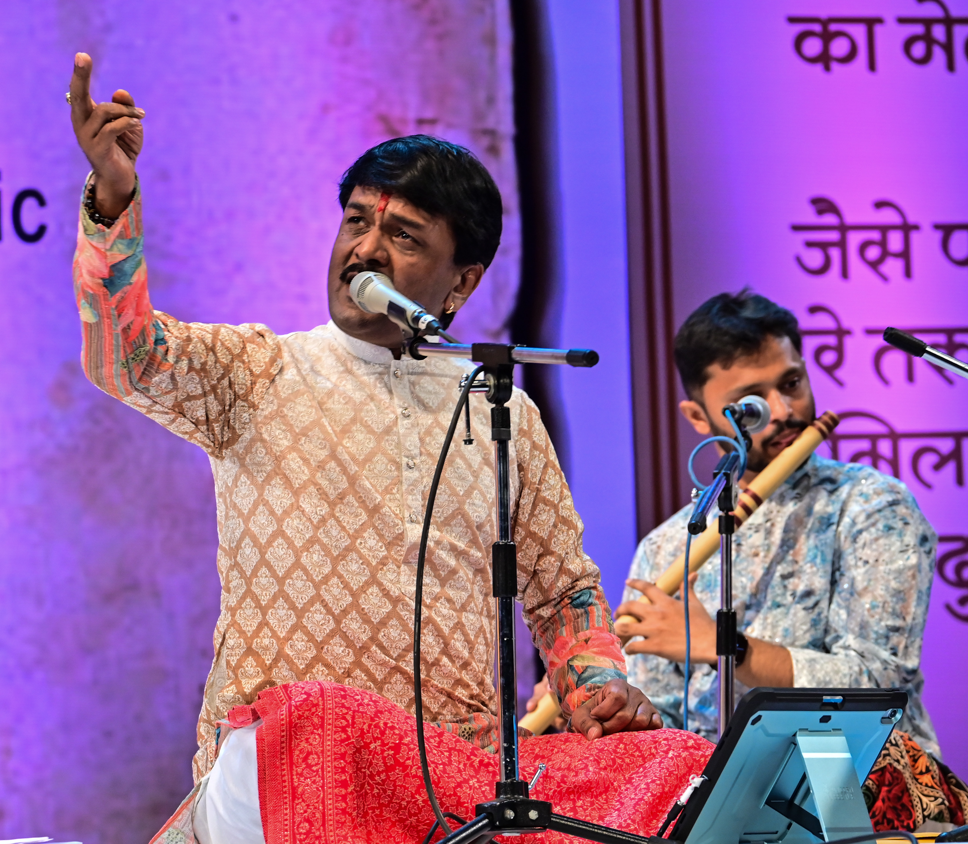 ಭಕ್ತಿ ಮತ್ತು ಆಧ್ಯಾತ್ಮಿಕ ಸಂಗೀತದ ಸಂಜೆ ತುಖಾಮಣೆ ಕಾಹೆ ಕಬೀರ್ ಕಾರ್ಯಕ್ರಮದಲ್ಲಿ ಗಾಯಕ ಜಯತೀರ್ಥ್ ಮೇವುಂಡಿ ಅವರು ಸಂತ ತುಕಾರಾಂ ಅಭಂಗ್ ಹಾಡಿದರು. ಪ್ರಜಾವಾಣಿಂಚಿತ್ರ: ಪ್ರಶಾಂತ್ ಎಚ್.ಜಿ.