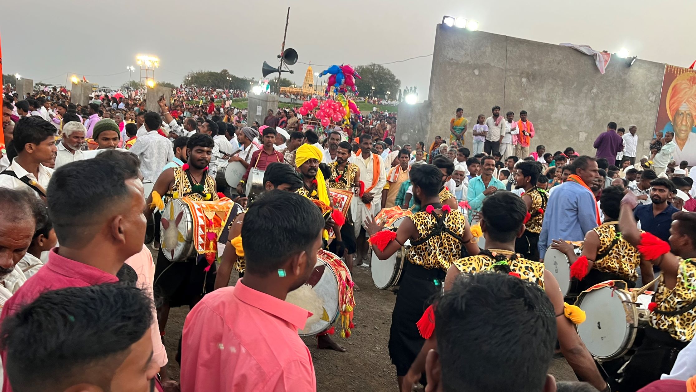 ಆಳಂದದ ಜಿಡಗಾ ಮಠದ ಜಾತ್ರೆಯಲ್ಲಿ ಕಲಾಮೇಳಗಳ ಪ್ರದರ್ಶನವು ಗಮನ ಸೆಳೆಯಿತು.