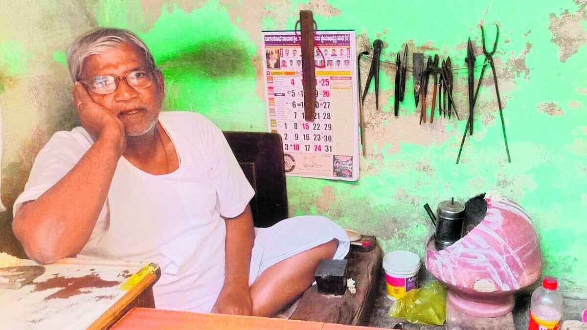 ಒಳನೋಟ: ಚಿನ್ನ, ಬೆಳ್ಳಿ ಬೆಲೆ ಏರಿಳಿತ; ಅಕ್ಕಸಾಲಿಗರ ಹೊಟ್ಟೆಗೆ ಬರೆ