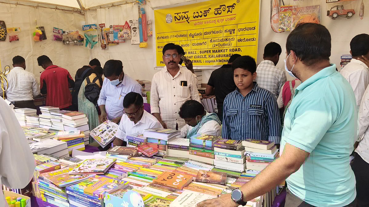 ರಾಯಚೂರು | ಜ್ಞಾನದ ಬುತ್ತಿ ಮನೆಗೆ ಕೊಂಡೊಯ್ದ ಜನ