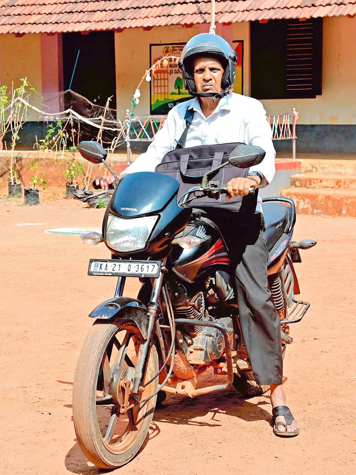 ಬಂಟ್ವಾಳದ ಸಿದ್ಧಕಟ್ಟೆಯ ನಾರಾಯಣ ಮೇಷ್ಟ್ರ ಸ್ಕಾಲರ್‌ಶಿಪ್‌ ಯಾತ್ರೆ..!