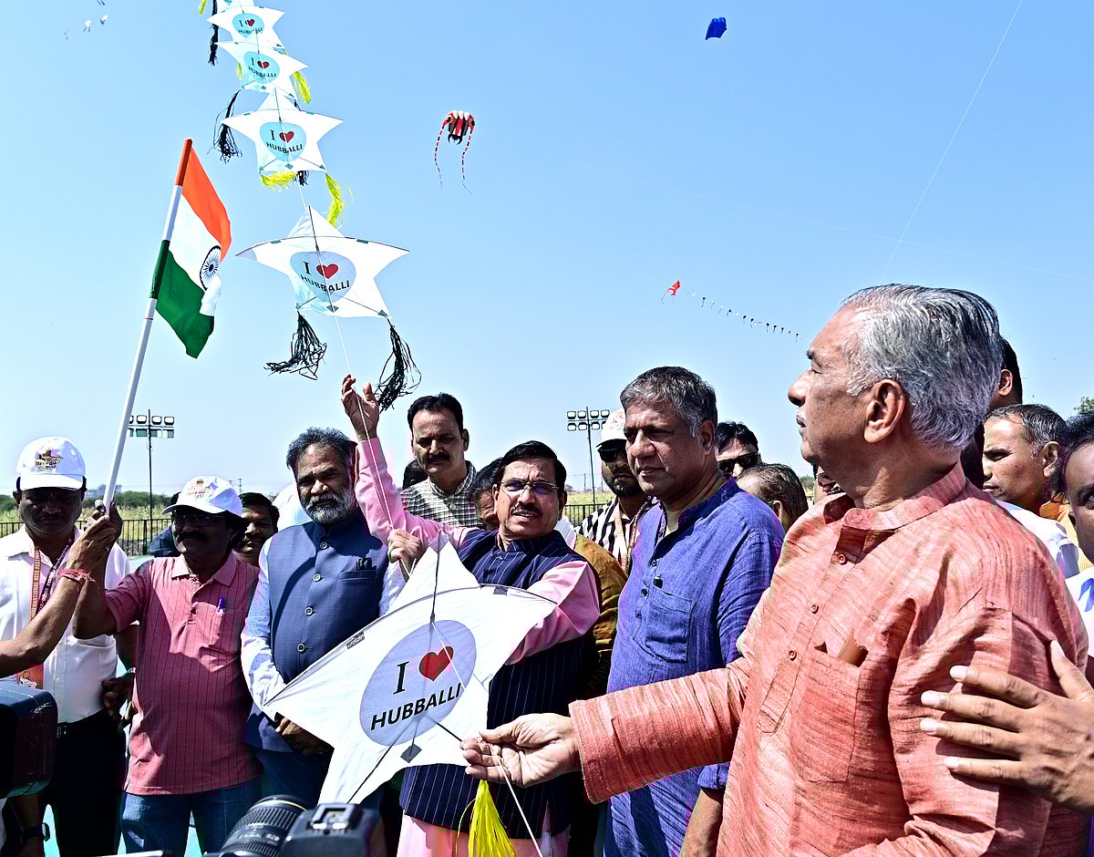ಹುಬ್ಬಳ್ಳಿ | ಬಾನಂಗಳದಿ ನಲಿದಾಡಿದ ಗಾಳಿಪಟ