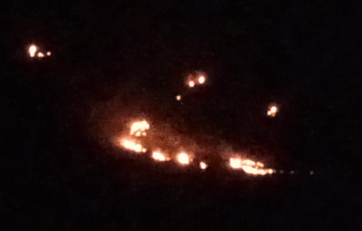 ಹನೂರು | ಕಲಗಚ್ಚು ಗುಡ್ಡದಲ್ಲಿ ಬೆಂಕಿ: ನೂರಾರು ಎಕರೆ ಬೆಂಕಿಗಾಹುತಿ