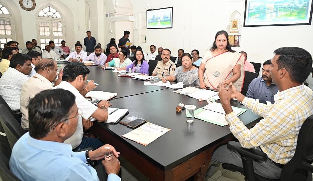 ವಿಜಯಪುರ | ಬಾಲ ಕಾರ್ಮಿಕ ಪ್ರಕರಣ ಗಂಭೀರವಾಗಿ ಪರಿಗಣಿಸಿ: ಡಿ.ಸಿ