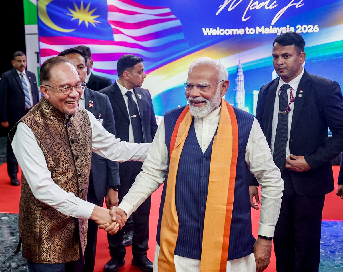 ಎರಡು ದಿನಗಳ ಮಲೇಷ್ಯಾ ಭೇಟಿ; ಪ್ರಧಾನಿ ಮೋದಿಗೆ ಅದ್ದೂರಿ ಸ್ವಾಗತ 