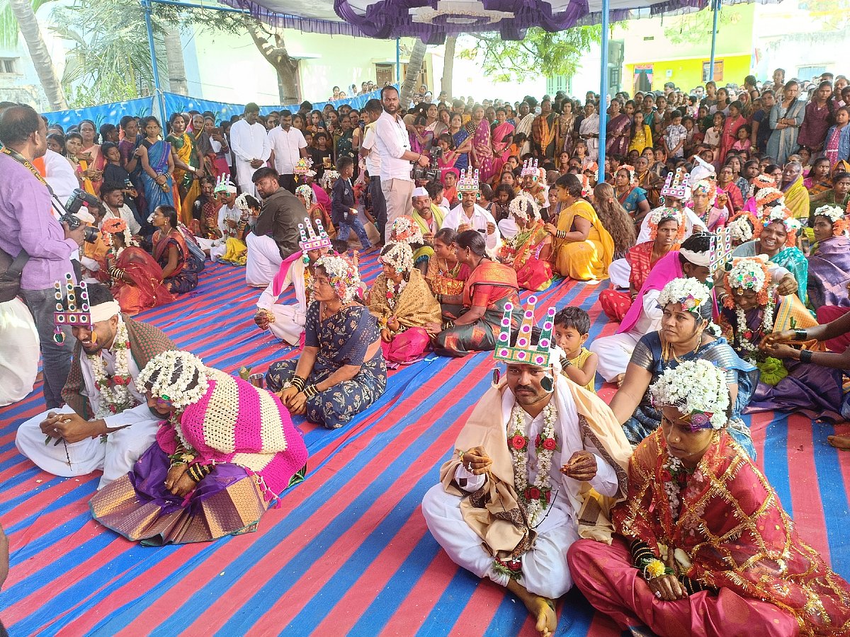 ಮುನಿರಾಬಾದ್ | ದಾಂಪತ್ಯ ಜೀವನಕ್ಕೆ ಕಾಲಿಟ್ಟ 12 ಜೋಡಿಗಳು 