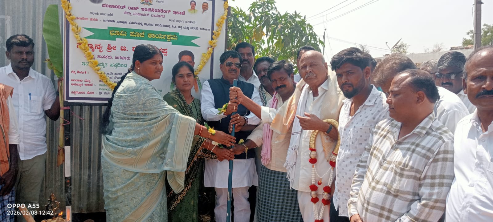  ಜಗಳೂರು ತಾಲ್ಲೂಕಿನ ತಮಲೇಹಳ್ಳಿ ಗ್ರಾಮದಲ್ಲಿ ವಿವಿದ ಅಭಿವೃದ್ಧಿ ಕಾಮಗಾರಿಗಳಿಗೆ ಶಾಸಕ ಬಿ. ದೇವೇಂದ್ರಪ್ಪ ಚಾಲನೆ ನೀಡಿದರು.