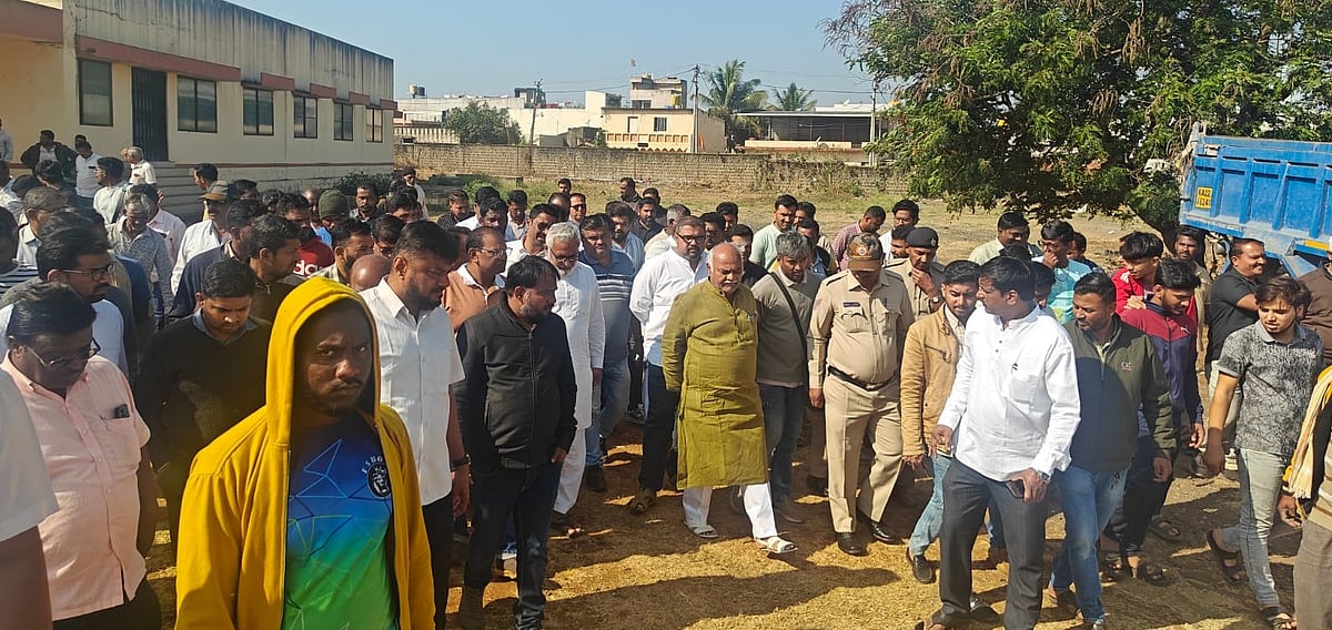 ಬೆಳಗಾವಿ ಎಪಿಎಂಸಿ ಮಳಿಗೆ ಹಂಚಿಕೆ ವಿಚಾರ: ಸಚಿವರ ಎದುರಲ್ಲೇ ವ್ಯಾಪಾರಿಗಳ ಜಟಾಪಟಿ