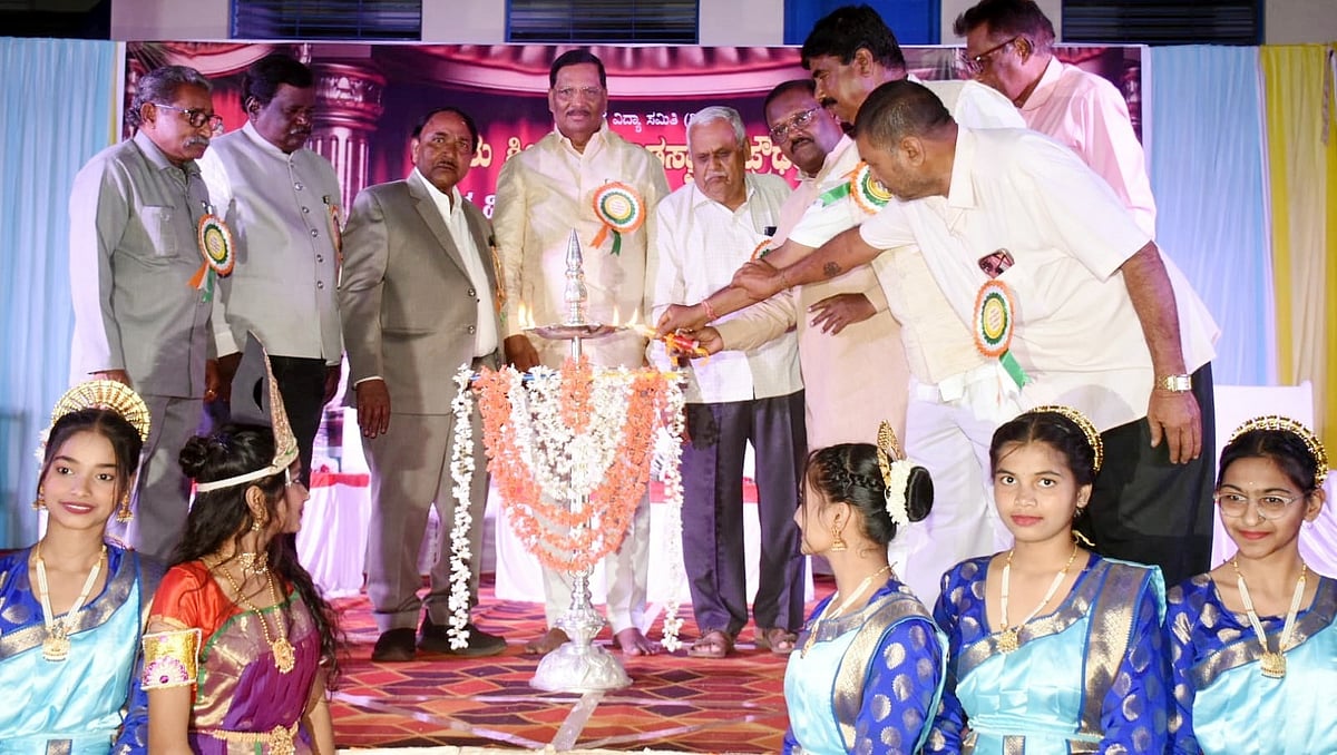 ಹುಬ್ಬಳ್ಳಿ | ಶಾಲೆ ಅಭಿವೃದ್ಧಿಗೆ ₹5 ಲಕ್ಷ ಅನುದಾನ–ಸಲೀಂ ಅಹ್ಮದ್‌