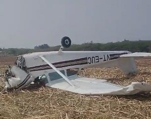 ವಿಜಯಪುರ | ತರಬೇತಿ ನಿರತ ವಿಮಾನ ಪತನ: ಇಬ್ಬರು ಪೈಲಟ್‌ಗಳು ಪಾರು
