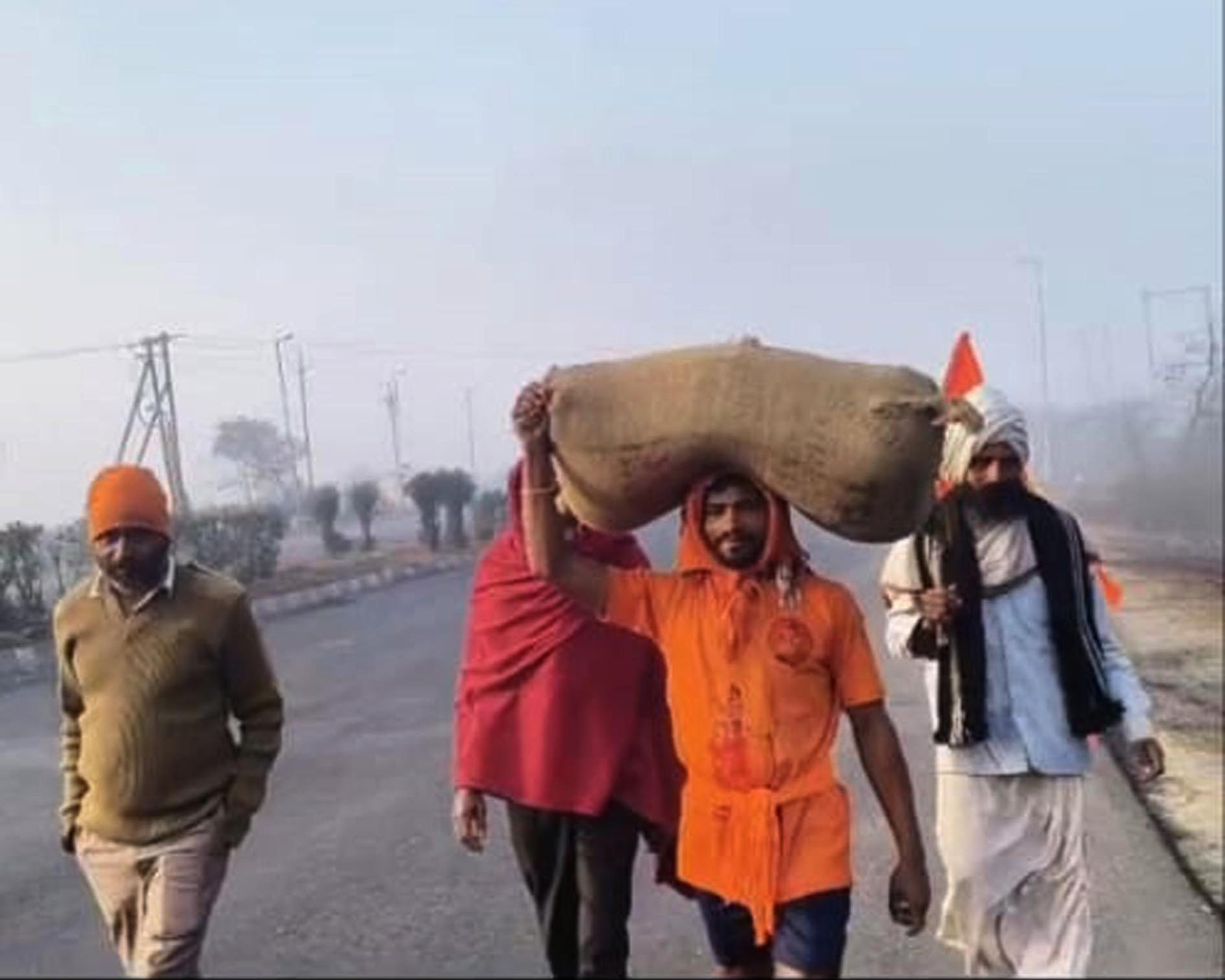 ಅಯೋಧ್ಯೆಯತ್ತ ಪಾದಯಾತ್ರೆ ಬೆಳೆಸಿದ ಕೇದಾರಲಿಂಗ ಕುಂಬಾರ