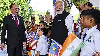 ಮಲೇಷ್ಯಾ ಪ್ರಧಾನಿ ಇಬ್ರಾಹಿಂ ಭಾರತದವರಿದ್ದಂತೆ,ಎಂಜಿಆರ್ ಅವರ ದೊಡ್ಡ ಅಭಿಮಾನಿ:ಮೋದಿ