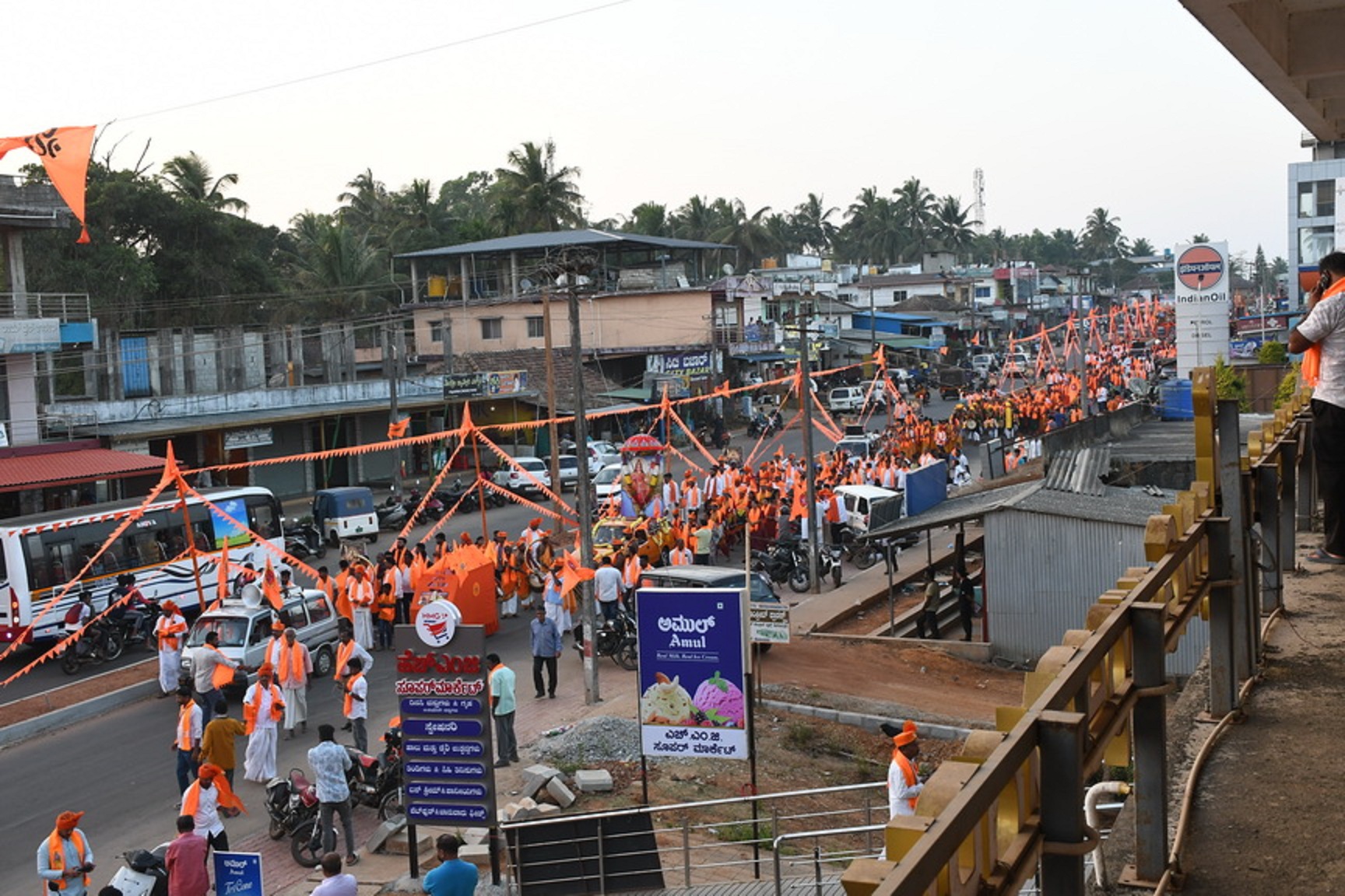 ಕೋಣಂದೂರಿನಲ್ಲಿ ನಡೆದ ಹಿಂದೂ ಸಂಗಮದ ಶೋಭಾ ಯಾತ್ರೆಯಲ್ಲಿ ಪಾಲ್ಗೊಂಡಿದ್ದ ಜನಸ್ತೋಮ