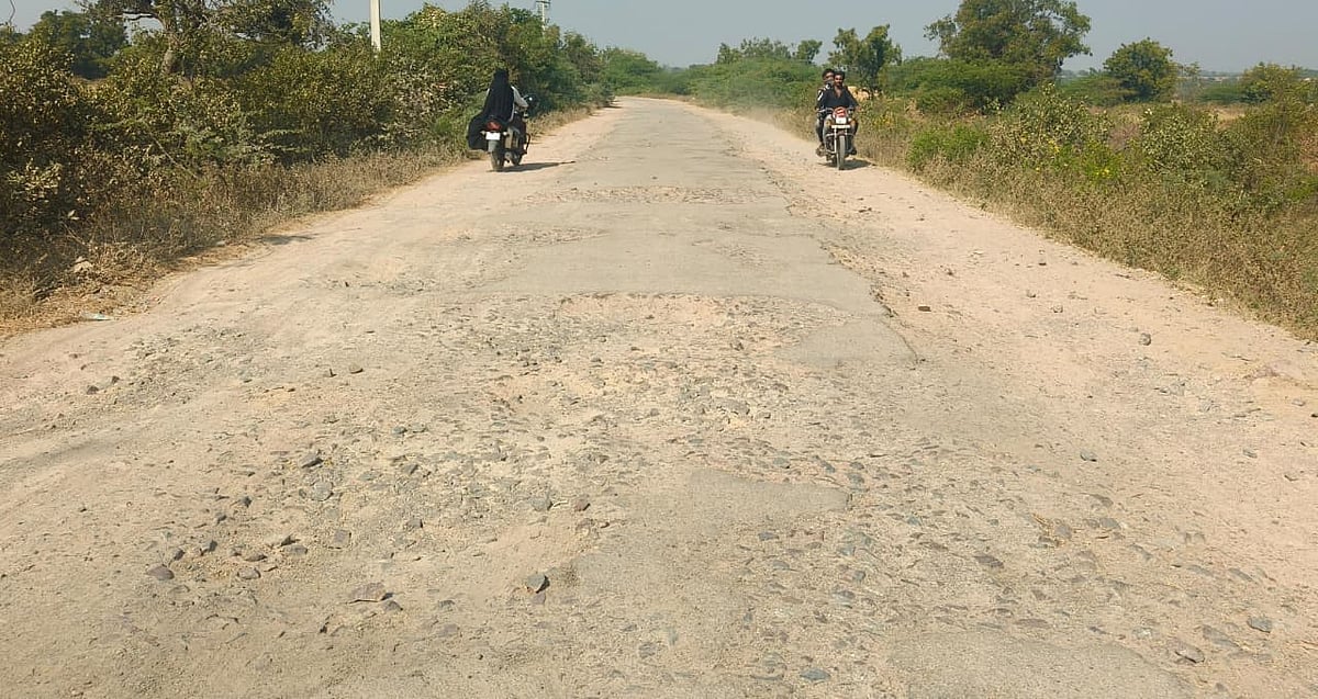 ಹಟ್ಟಿ ಚಿನ್ನದ ಗಣಿ | ಗ್ರಾಮೀಣ ರಸ್ತೆಗಳು ಹಾಳು: ತಪ್ಪದ ಗೋಳು