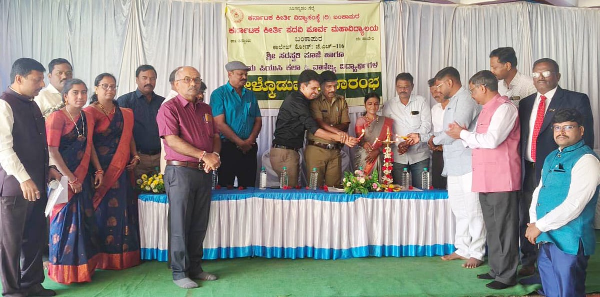 ಶಿಗ್ಗಾವಿ | ಮೊಬೈಲ್ ಬಳಕೆ ಆರೋಗ್ಯಕ್ಕೆ ಹಾನಿಕರ: ಪಿಎಸ್‌ಐ ಮಂಜುನಾಥ ಕುರಿ 