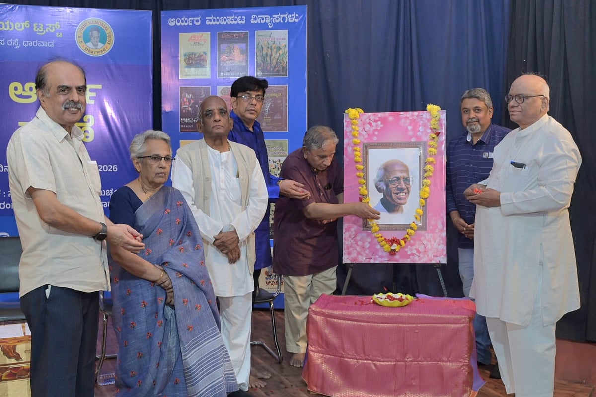 ಚಿತ್ರಕಲೆ, ಸಾಹಿತ್ಯದಲ್ಲಿ  ಪಾಂಡಿತ್ಯ ಗಳಿಸಿದ್ದ ಆರ್ಯ:  ಬಿ.ಎಲ್‌.ಪಾಟೀಲ