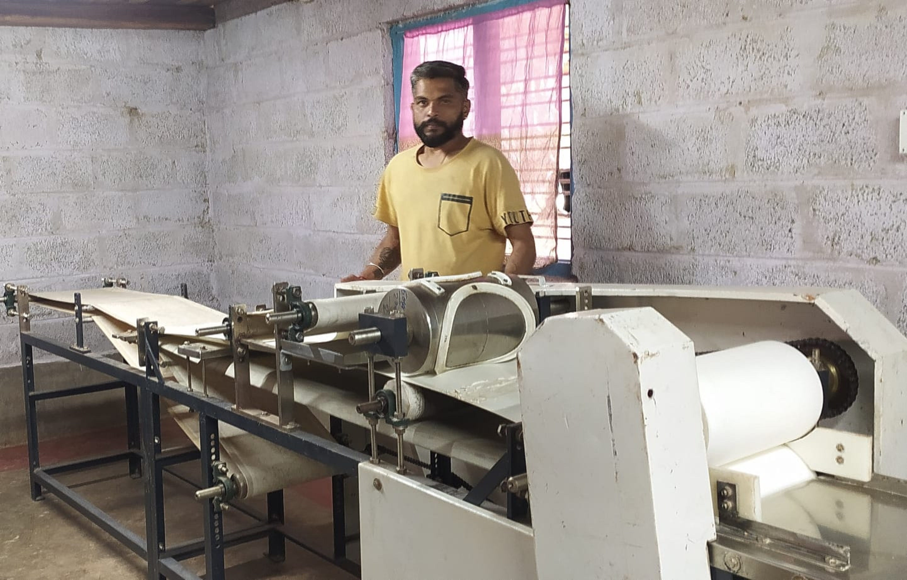 ರೊಟ್ಟಿ ಯಂತ್ರದೊಂದಿಗೆ ಚೇತನ್