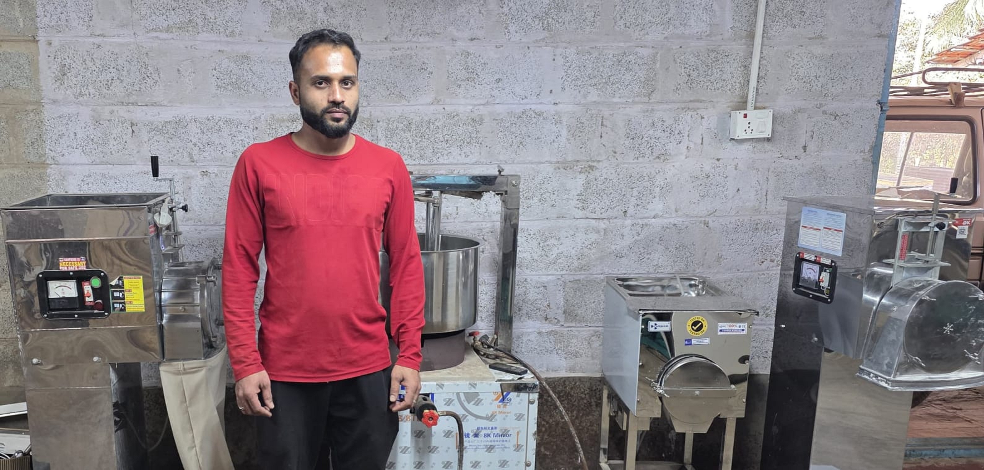 ವಿವಿಧ ಬಗೆಯ ಯಂತ್ರಗಳೊಂದಿಗೆ ನಾಗಭೂಷಣ