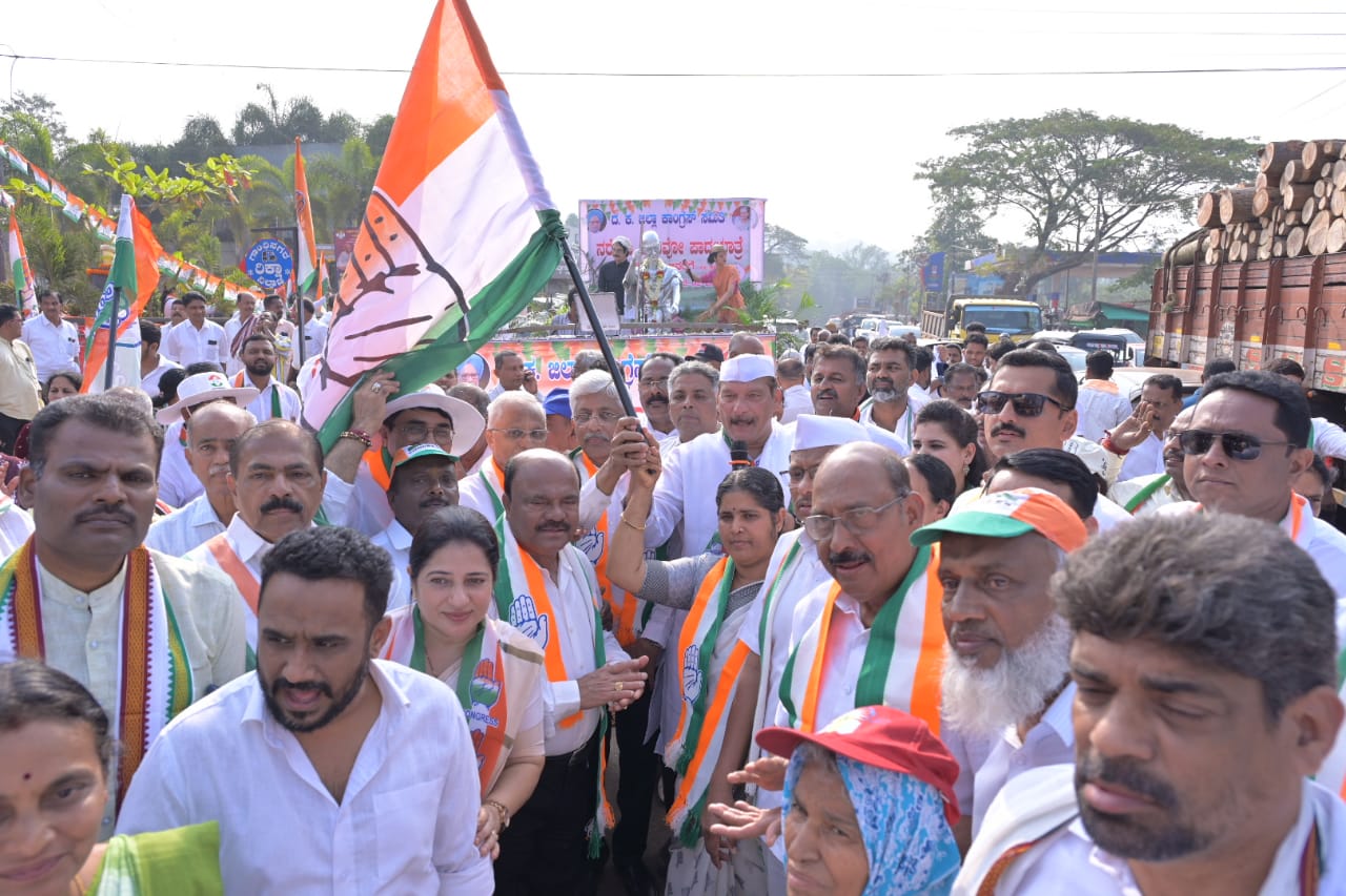 ಸುಳ್ಯದಲ್ಲಿ ಹಮ್ಮಿಕೊಂಡಿದ್ದ ಕಾಂಗ್ರೆಸ್ ಪಾದಯಾತ್ರೆಗೆ ಚಾಲನೆ ನೀಡಲಾಯಿತು