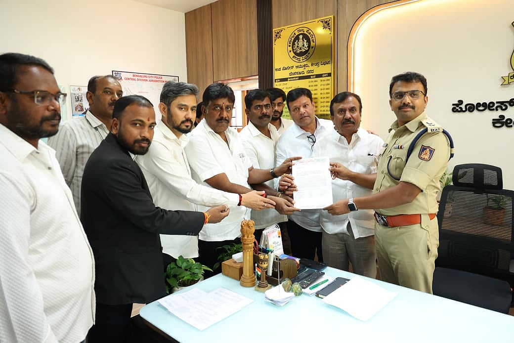 ಪ್ರಧಾನಿ ವಿರುದ್ಧ ದಂಗೆ ಸೃಷ್ಟಿಸಲು ಕಾಂಗ್ರೆಸ್ ಕುಮ್ಮಕ್ಕು: ಬಿಜೆಪಿ ದೂರು