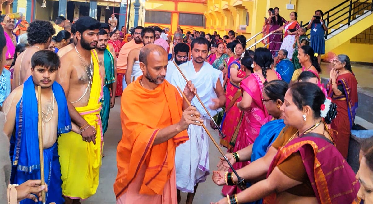 ಅಡವಿರಾಯನಿಗೆ ಸತ್ಯಾತ್ಮತೀರ್ಥ ಶ್ರೀ ಪೂಜೆ
