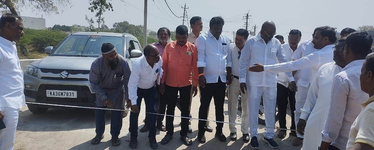 ಮುದಗಲ್: ಅವೈಜ್ಞಾನಿಕ ಕಾಮಗಾರಿ; ಅಧಿಕಾರಿಗಳಿಗೆ ತರಾಟೆ