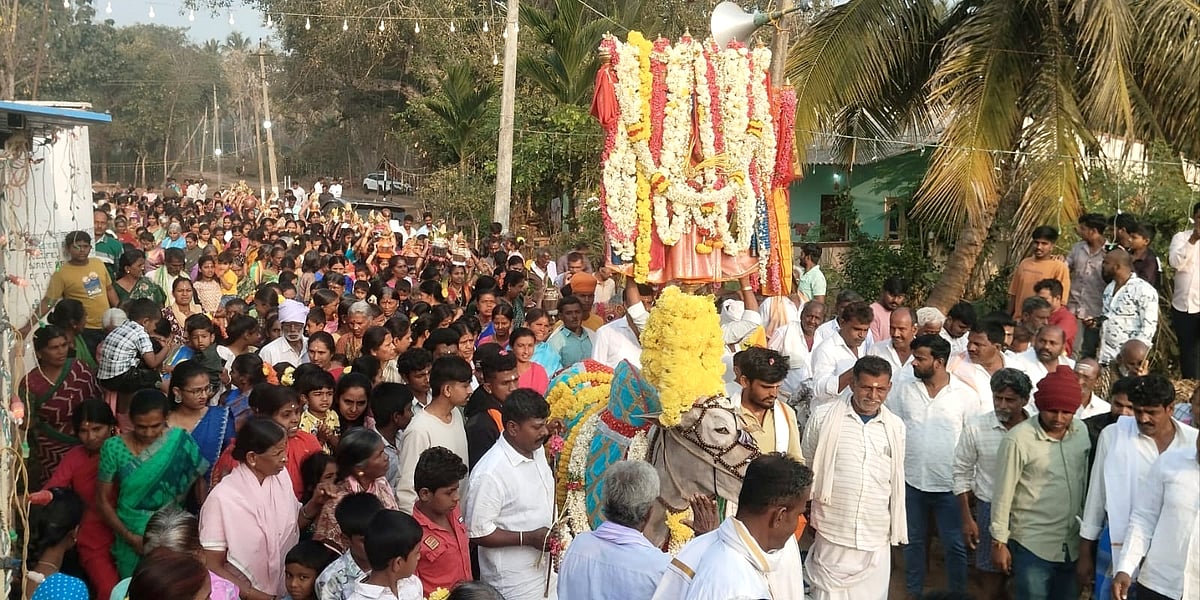 ಹುಲ್ಲಾಗಾಲ: ಬಸವೇಶ್ವರ ವಿಮಾನ ಗೋಪುರ– ಕಳಸ ಪ್ರತಿಷ್ಟಾಪನೆ