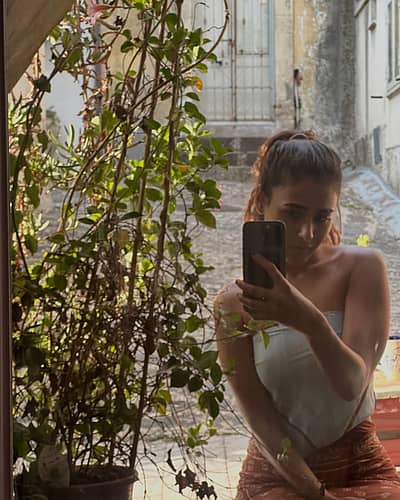 ‘ಅರ್ಜುನ್ ರೆಡ್ಡಿ’ ಸಿನಿಮಾದಲ್ಲಿ ಅಭಿನಯಿಸಿದ್ದ ನಟಿ ಶಾಲಿನಿ ಪಾಂಡೆ ಬೋಲ್ಡ್ ಆಗಿ ಕಾಣಿಸಿಕೊಂಡು ಎಲ್ಲರಿಗೂ ಅಚ್ಚರಿ ಮೂಡಿಸಿದ್ದಾರೆ. 