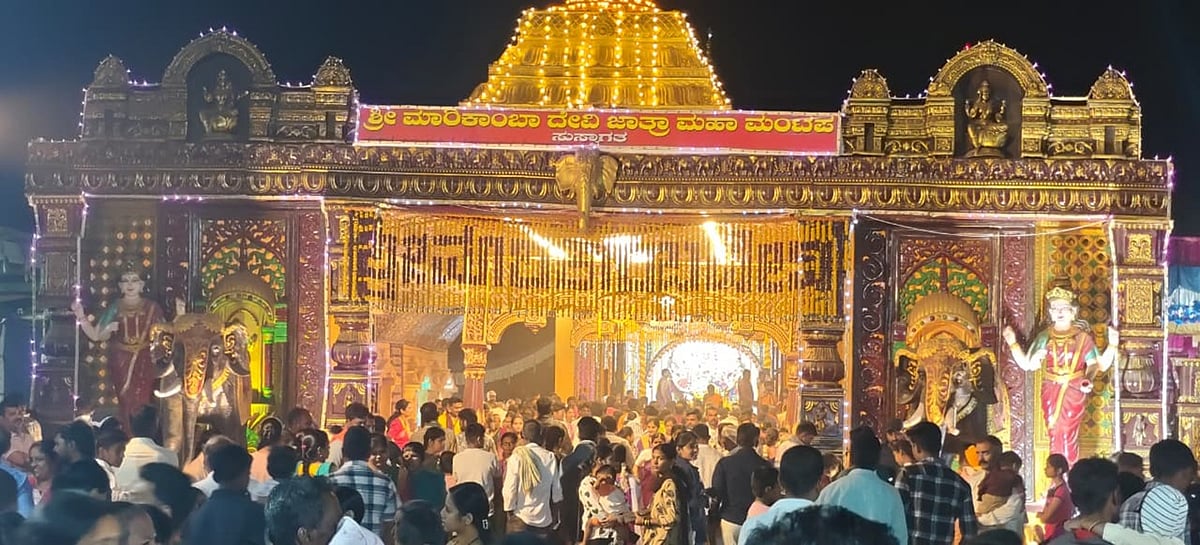 ಉತ್ತರ ಕನ್ನಡ: ಮಾರಿಕಾಂಬಾ ದೇವಿ ದರ್ಶನ ಪಡೆದ ಭಕ್ತರು