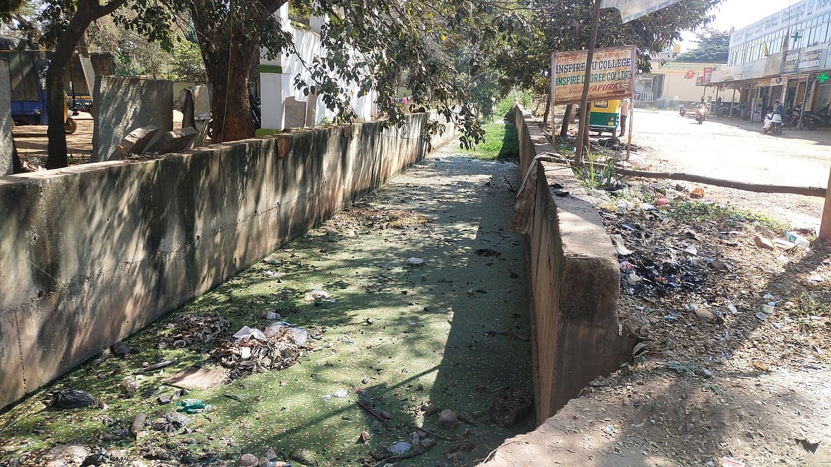 ವಿಜಯಪುರ: ರಾಜಕಾಲುವೆ ಸ್ವಚ್ಛತೆ ಮರೀಚಿಕೆ 